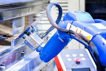 钣金行业资讯-采用机器人钣金折弯，钣金加工行业已经不再需要大批量的尺寸来使用机器人折弯机-三亿体育·三亿官方网站-三亿(中国)